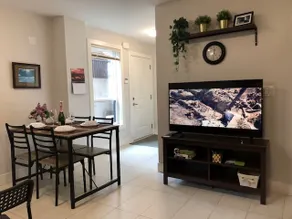 Beautiful 5 star 2 bd suite near bus&shopping - Image 2