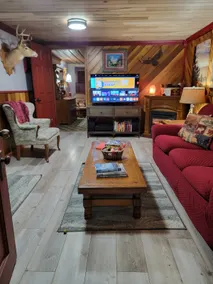 River House: A Cozy Mountain Getaway - Image 3