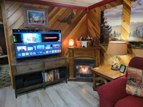 River House: A Cozy Mountain Getaway - Image 2