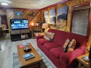 River House: A Cozy Mountain Getaway - Image 5