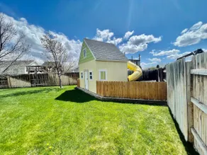 NEW* Journee Home *2 stry playhouse *fenced *pets - Image 4