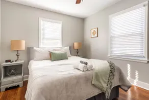 Cheerful 3 bedroom fully renovated cottage home - Image 4