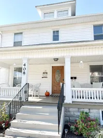 Roomy downtown home with off-street parking - Image 4