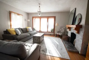 Roomy downtown home with off-street parking - Image 3