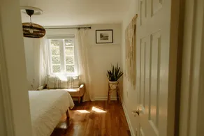 Bright Urban Cottage between Airport & Downtown - Image 2