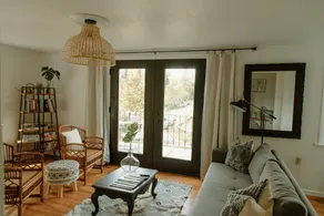 Bright Urban Cottage between Airport & Downtown - Image 5