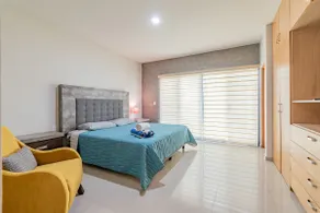 Luxurious Tiburon Condominium 3 Blocks from the Beach - Image 3