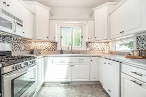 Walk to Downtown & Beach | Family Retreat + Porch - Image 4