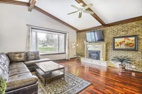 5-BR Home Near Toronto - Large Backyard & Fire Pit - Image 3