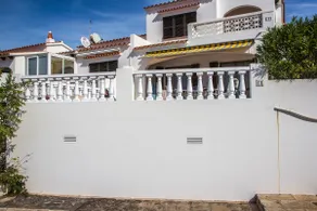 Three-bedroom apartment with an ocean view - Image 2