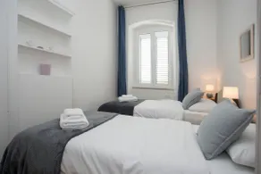 Spacious 3-bedroom apartment in Split - Image 2