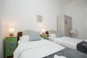Spacious 3-bedroom apartment in Split - Image 4