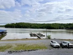#5 - Marina resort cabin at Lake Barkley. - Image 3