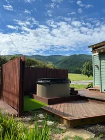 Tranquil & Charming Hideaway ♛ King Bed ♛ Hot Tub - Image 2
