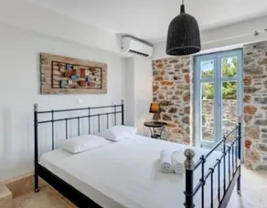 AquaBlu Syros beachfront House 2 w/Pool - Image 2