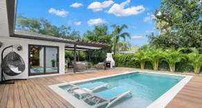 5* Luxe Getaway | Heated Pool & Outdoor Fireplace - Image 2