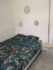 large 3 bedroom with private bathroom per bedroom - Image 3