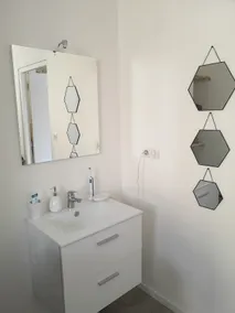 large 3 bedroom with private bathroom per bedroom - Image 5