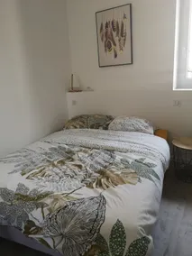 large 3 bedroom with private bathroom per bedroom - Image 2