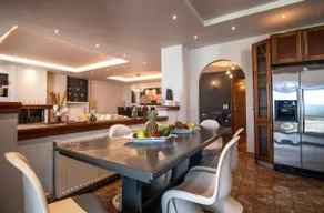 Akrata's Elegant Luxury Suite - Image 3
