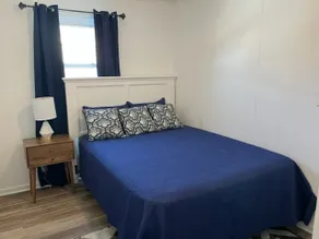 Renovated 2 bedroom bungalow 5 min walk to beach - Image 3