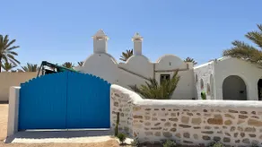 Authentic villa with pool & cheerful outdoors - Image 2