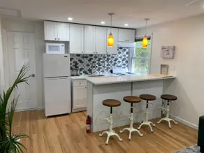 “2 Suite” 2 Bedroom Apartment - Image 5