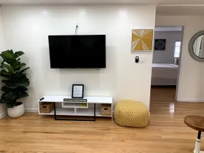 “2 Suite” 2 Bedroom Apartment - Image 4