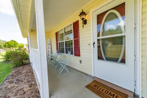 Comfy 3-bed/2-bath home with garage & large yard - Image 2