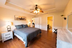 Comfy 3-bed/2-bath home with garage & large yard - Image 5