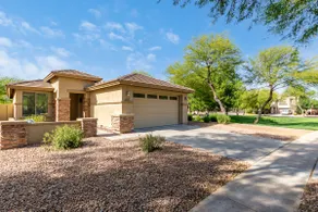 IDEAL LOCATION Siding a Park and Near Community Pools & Golf Course! - Image 2
