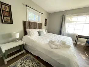 Bright, lively 1 bedroom apartment Walk to URMC - Image 5