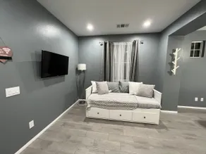 Private Guest House: King Sized Bed W/Own Entrance - Image 3