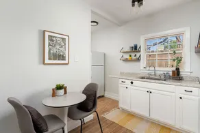 Cozy studio w/ kitchenette AC, free street parking - Image 3