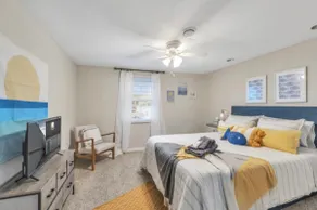 Best location in Uptown Maumee! King Bed-W/D-3TVs! - Image 5