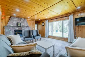 Gorgeous Muskoka Cottage with 26 acres - Image 3