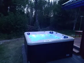 Log Cabin with hot-tub & Sauna, secluded location - Image 4