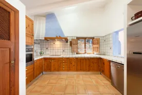 Exclusive Villa with Spectacular Sea Views - Image 4