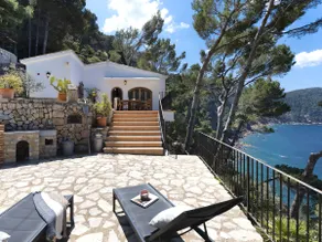 Exclusive Villa with Spectacular Sea Views - Image 2