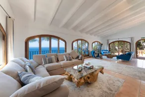 Exclusive Villa with Spectacular Sea Views - Image 3