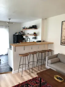 Charming & Quaint 1 bed in Historic Uptown! - Image 3