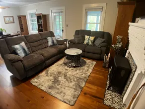 Charming remodeled Farmhouse- close to Asheville - Image 5