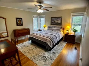 Charming remodeled Farmhouse- close to Asheville - Image 3
