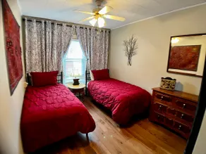 Charming remodeled Farmhouse- close to Asheville - Image 4
