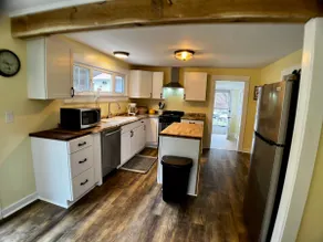 Charming remodeled Farmhouse- close to Asheville - Image 2