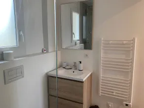 Beautiful 2 bedroom apartment! Great location - Image 4