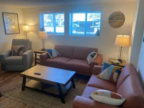 #2 Downtown 2 Bedroom Apartment Newly Renovated - Image 2