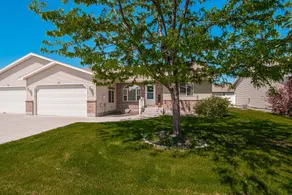Upscale Getaway in a Quiet Neighborhood - Sleeps 7 - Image 2