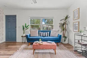 KING Bed & Mini Golf, Pet Friendly! Cowboy Pool Close to Beach Airport & Zoo BBQ - Image 4