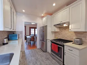 2487 - Cozy 2B1B Upper Unit close to Ocean & Zoo - Image 3